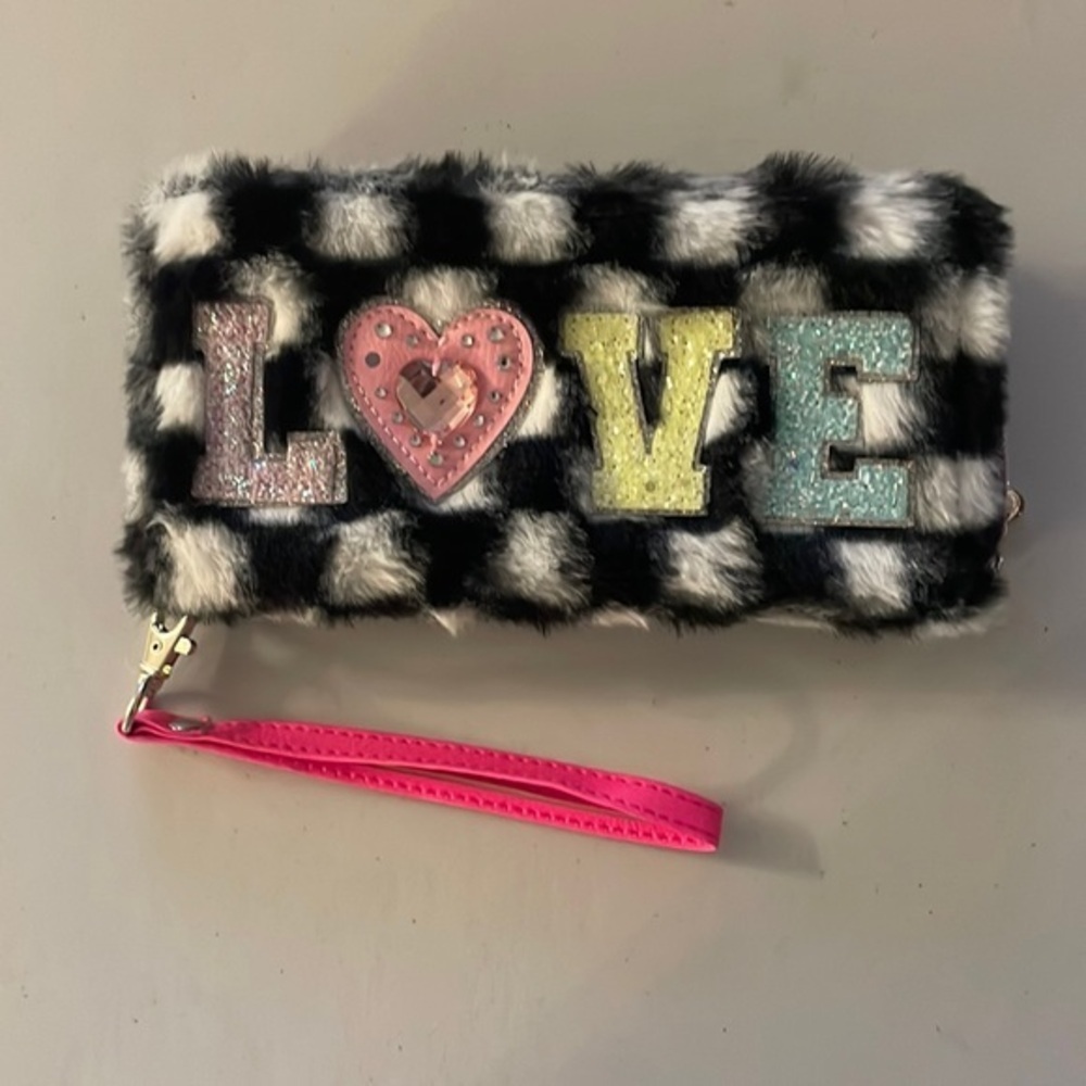 Love wristlet